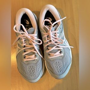 ASICS Women’s Gel Contend 7 running shoe. Gray and Pink. Size 8.5